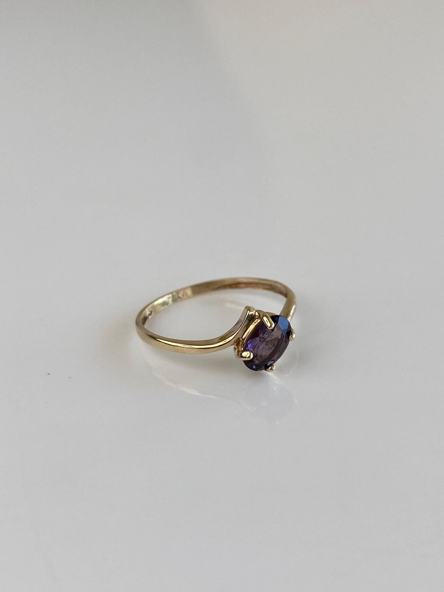 Vintage Solid 10k Yellow Gold Purple Spinel Twist Ring - Size 5