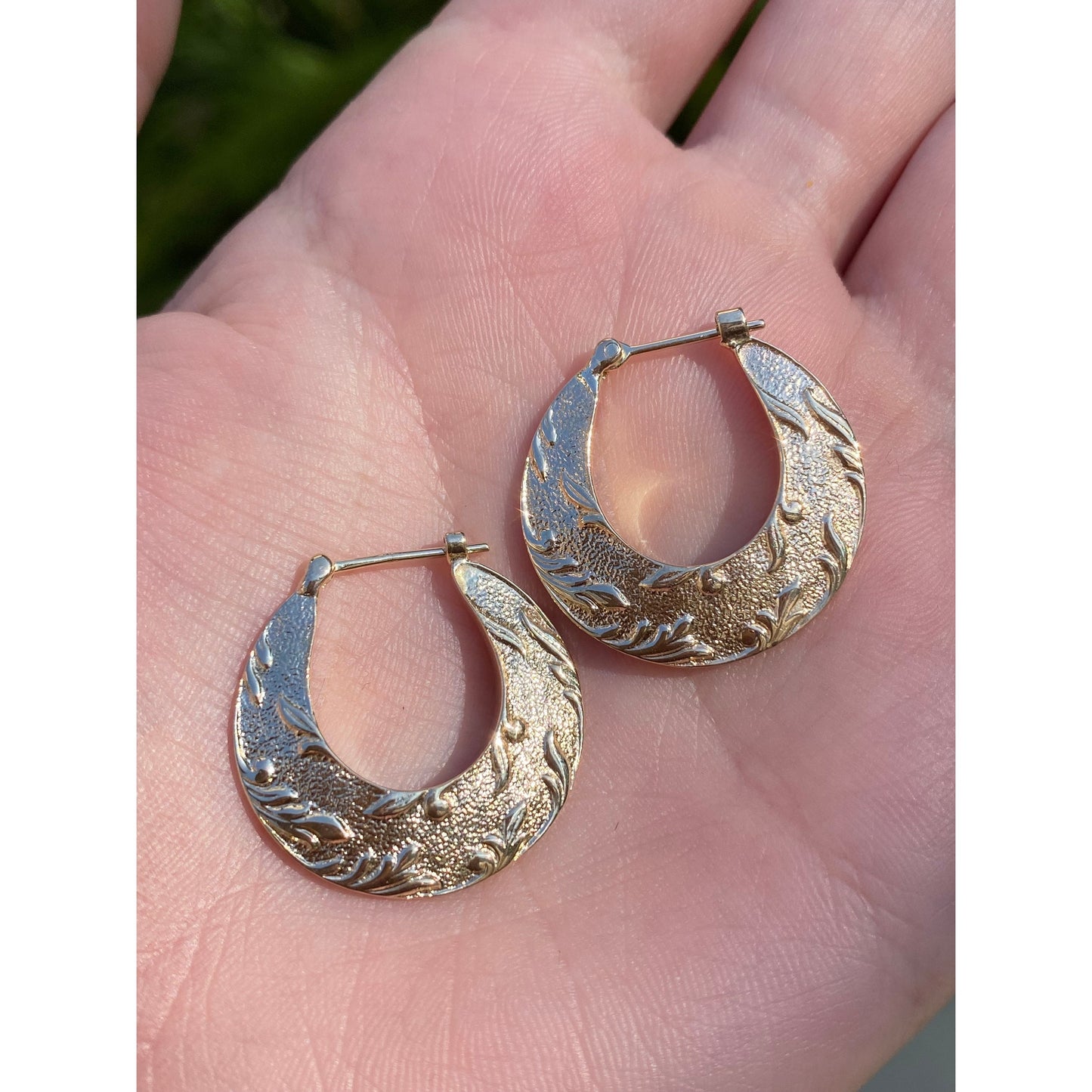 Vintage Solid 14k Yellow Gold Floral Design Hoop Earrings