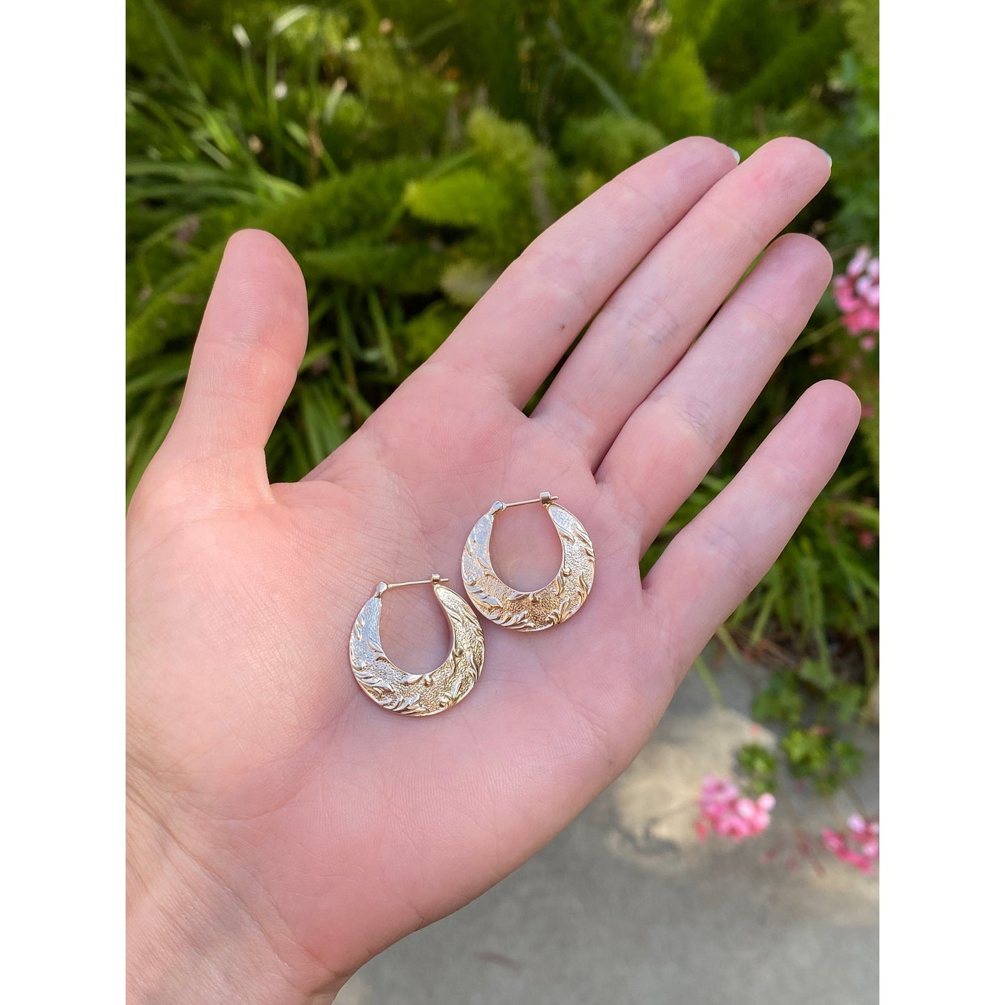 Vintage Solid 14k Yellow Gold Floral Design Hoop Earrings