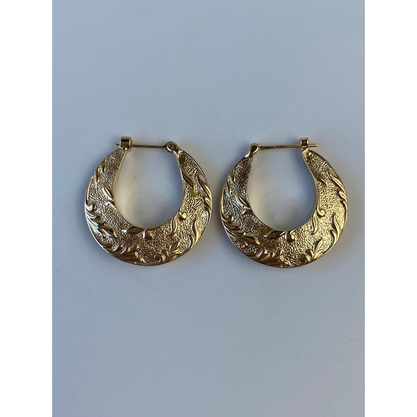 Vintage Solid 14k Yellow Gold Floral Design Hoop Earrings