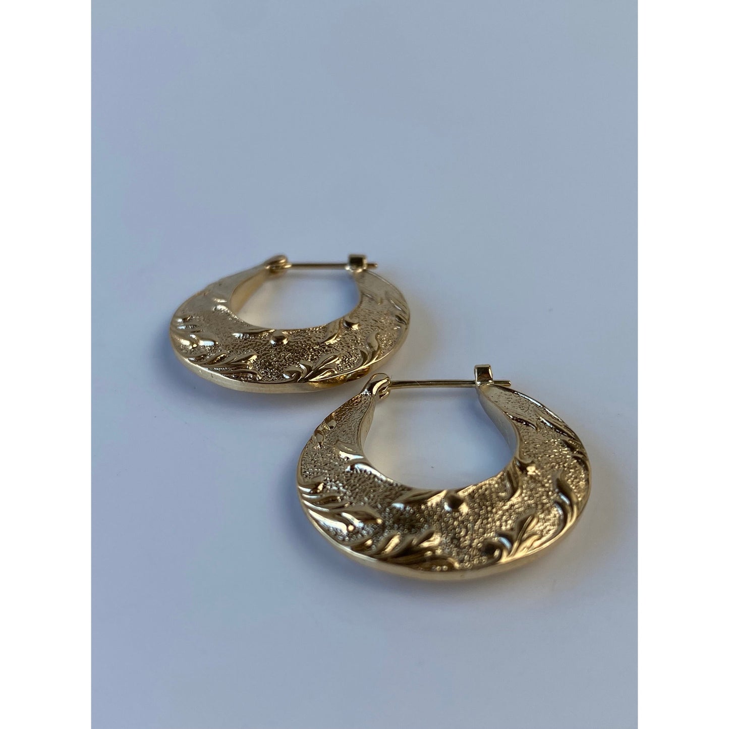 Vintage Solid 14k Yellow Gold Floral Design Hoop Earrings