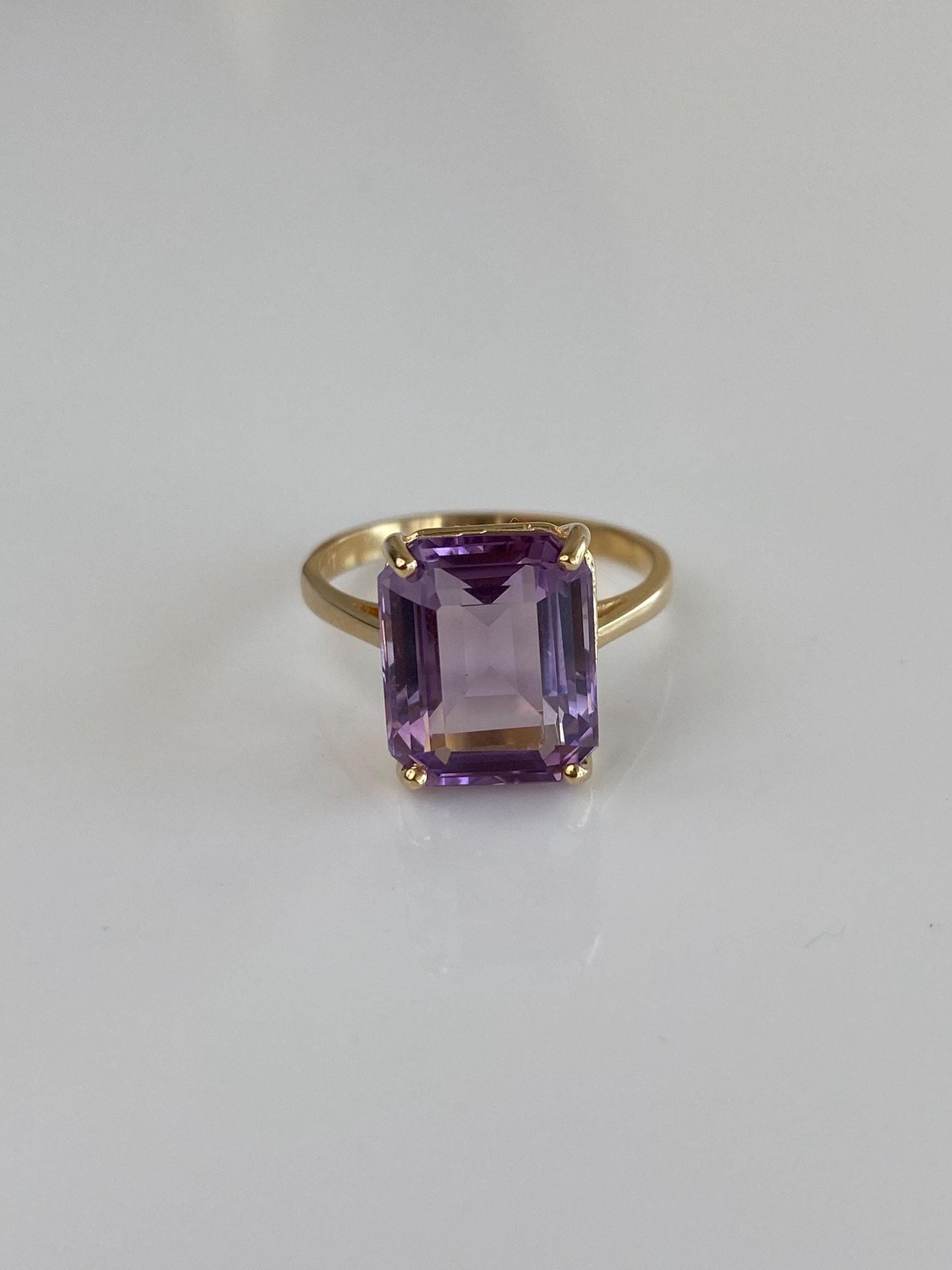 Vintage Solid 14k Yellow Gold Amethyst Ring - Size 7.75