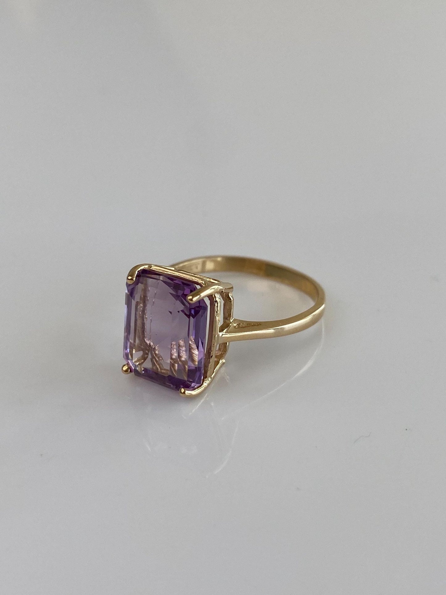 Vintage Solid 14k Yellow Gold Amethyst Ring - Size 7.75