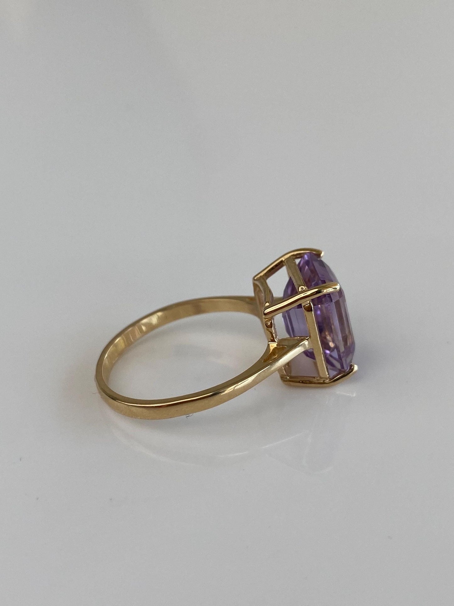 Vintage Solid 14k Yellow Gold Amethyst Ring - Size 7.75