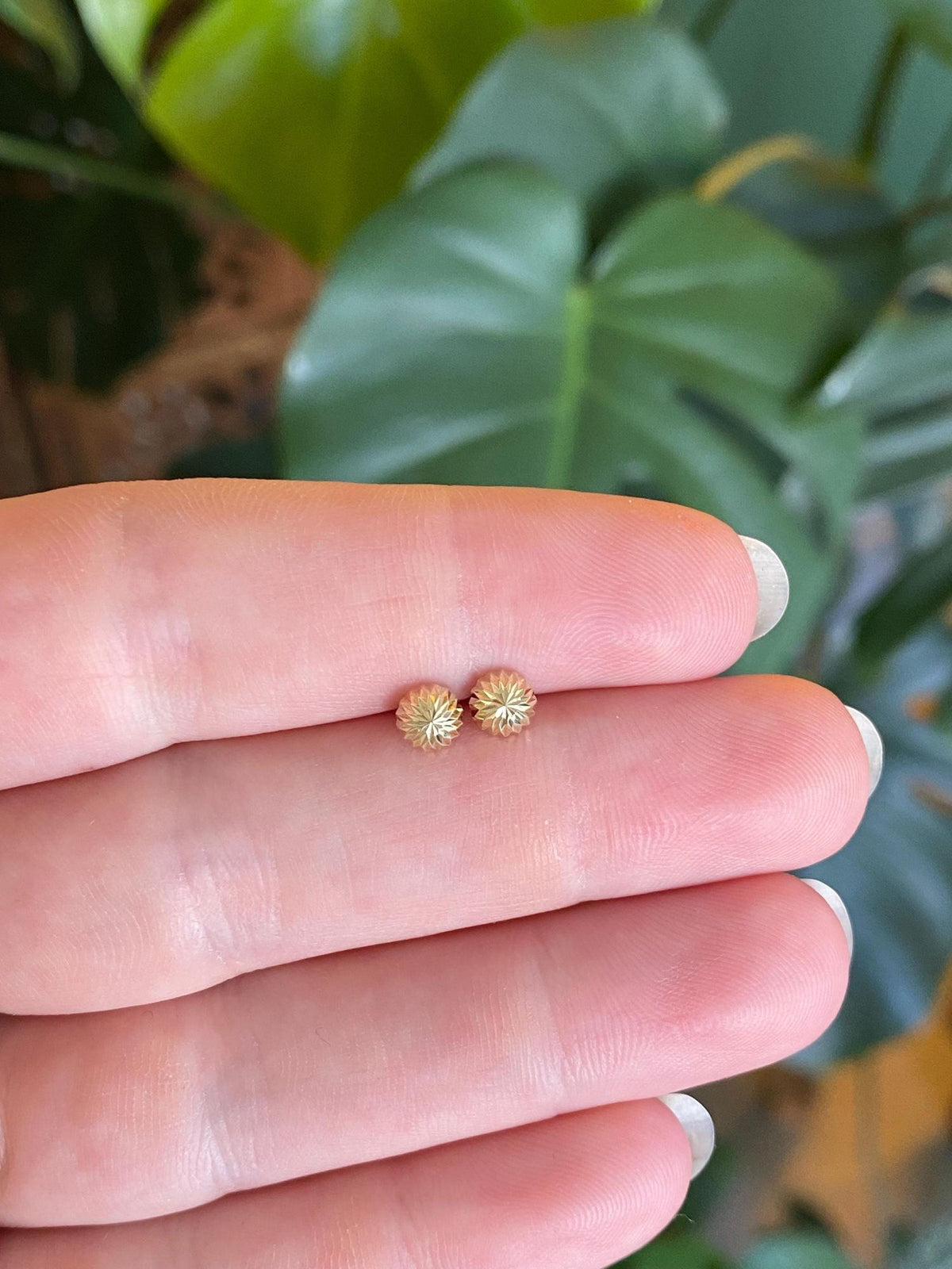Vintage 14k Yellow Gold Diamond Cut Domed Stud Earrings