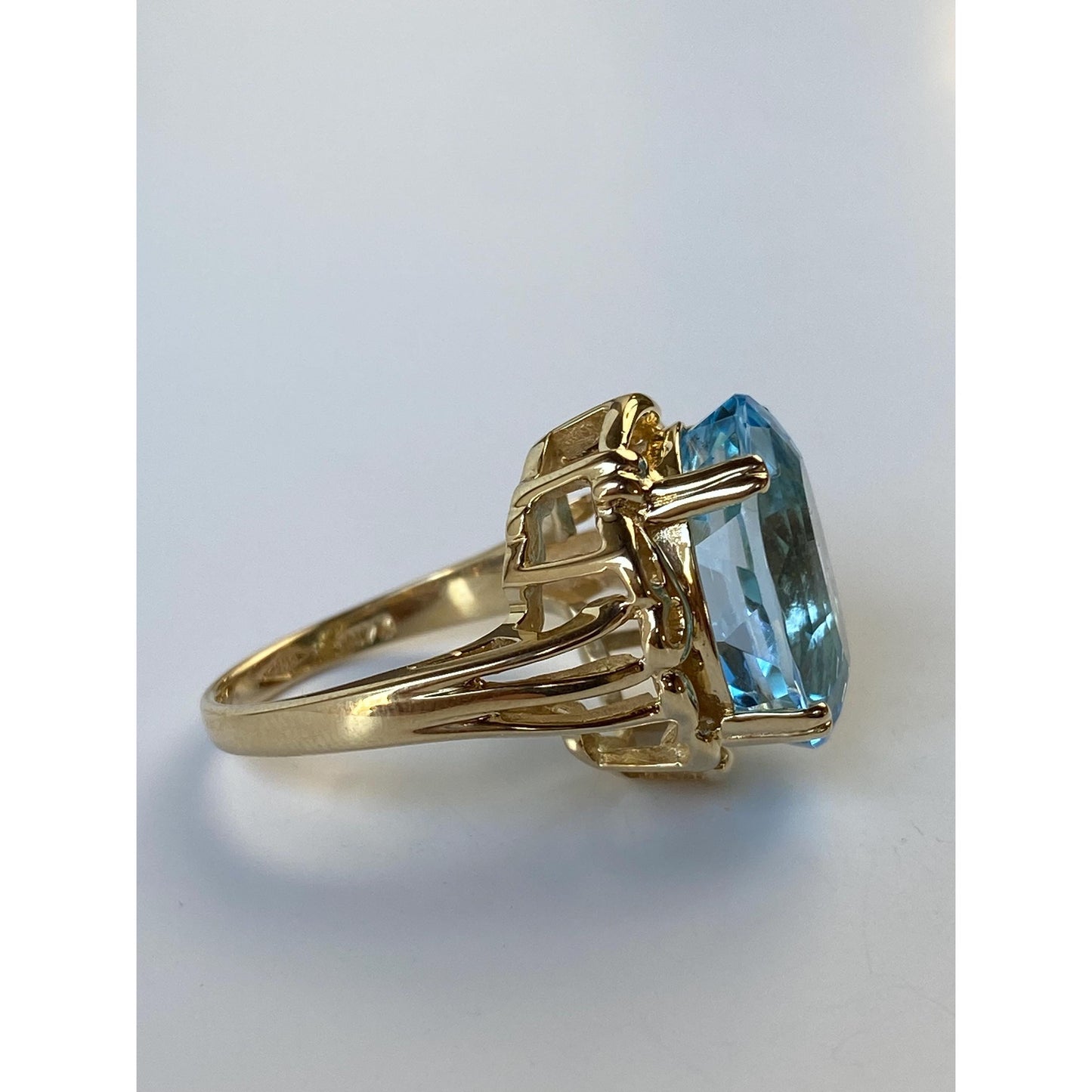 Vintage Solid 14k Yellow Gold Large Topaz Ring - Size 5.75