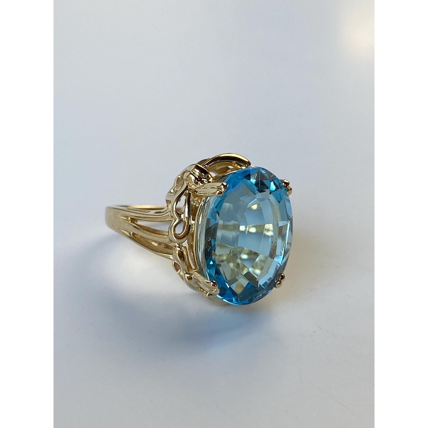 Vintage Solid 14k Yellow Gold Large Topaz Ring - Size 5.75