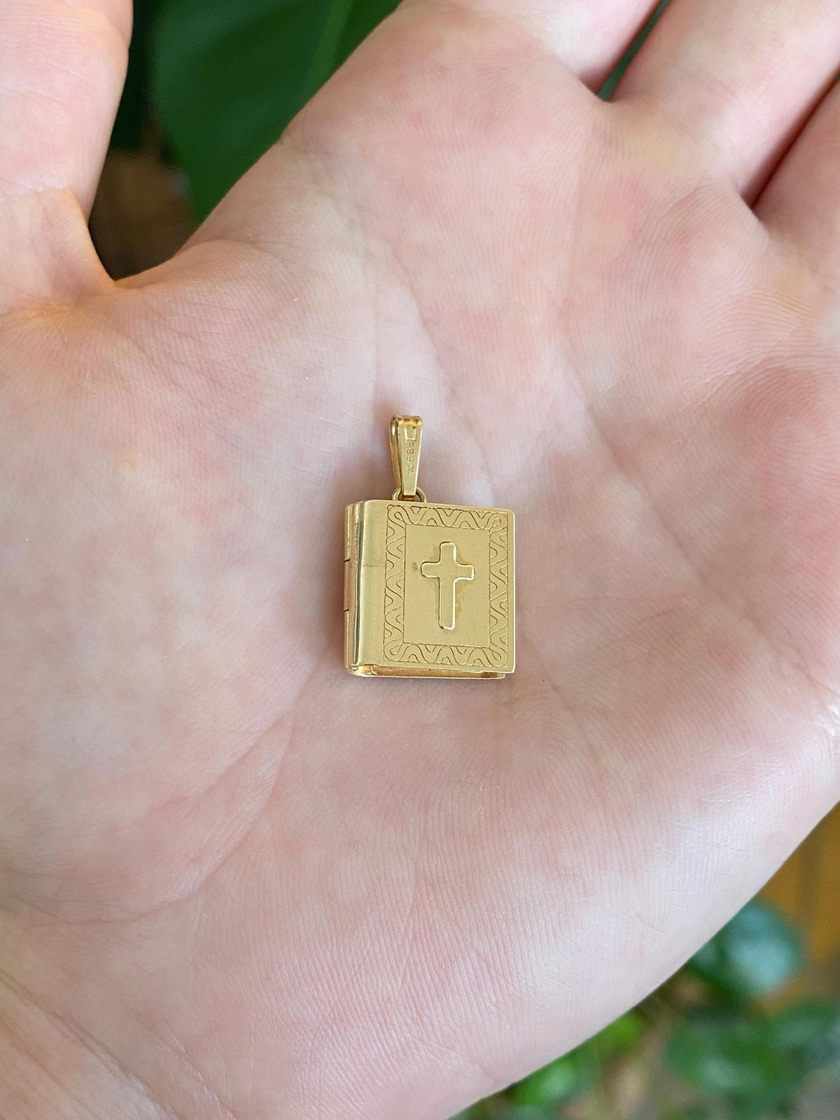 Vintage Solid 14k Yellow Gold Bible Charm