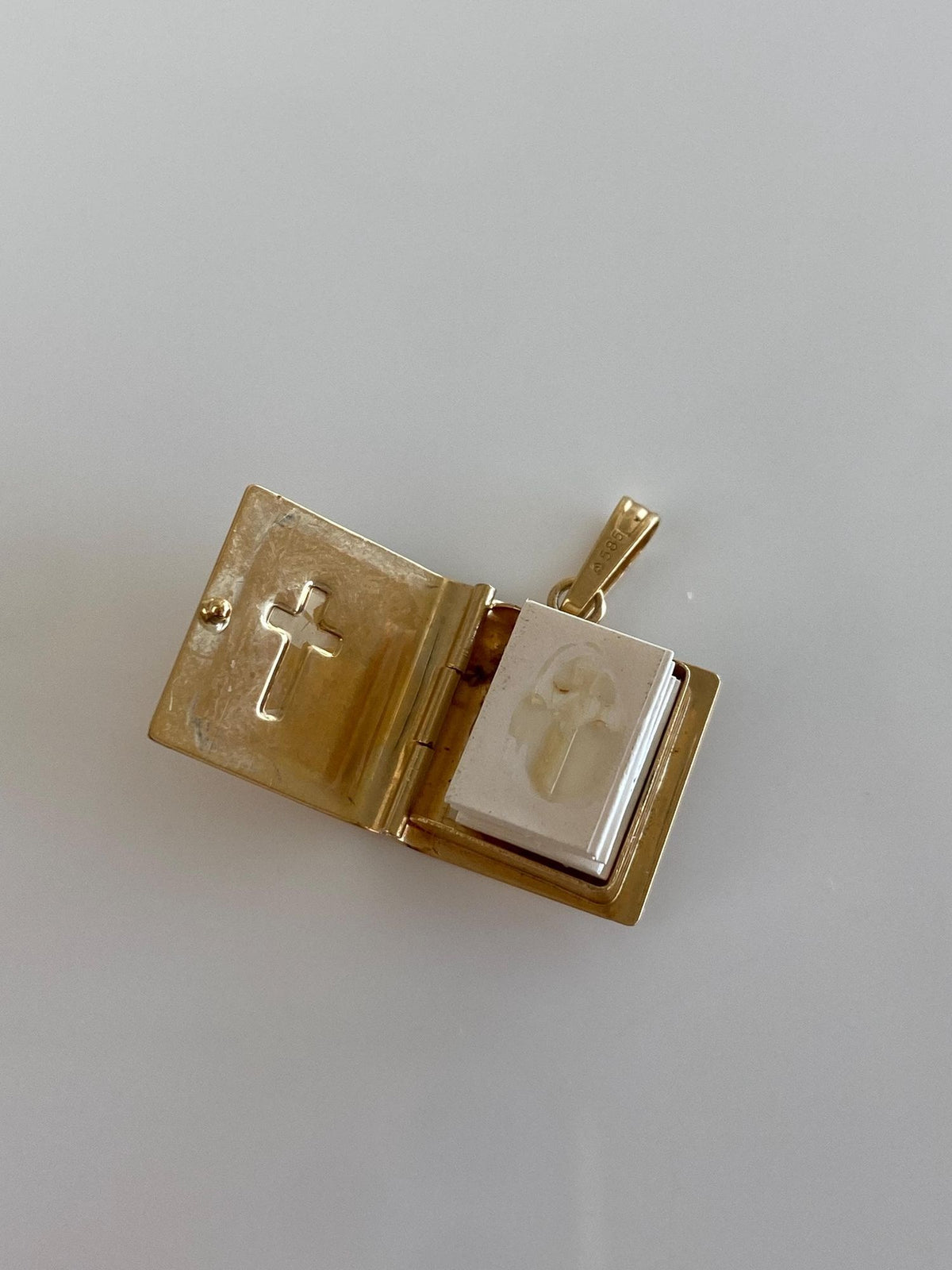 Vintage Solid 14k Yellow Gold Bible Charm