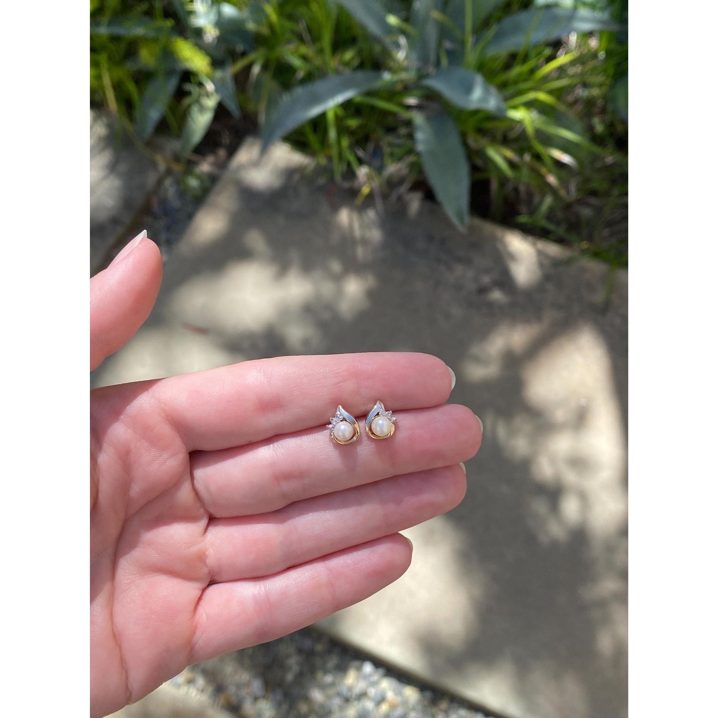 Vintage Solid 14k White & Yellow Gold Pearl Stud Earrings