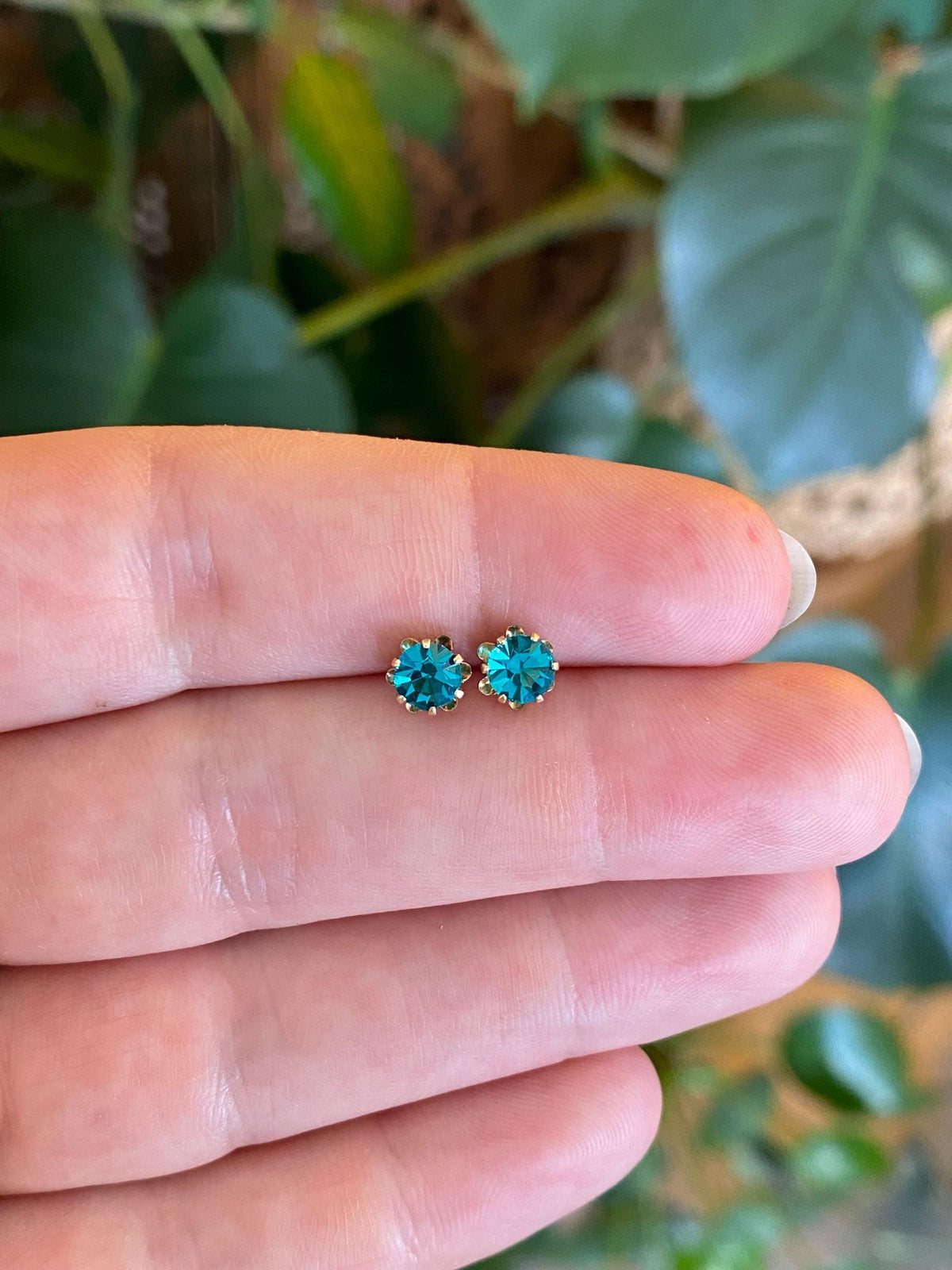 Solid 14k Yellow Gold Green Cubic Zirconia Stud Earrings