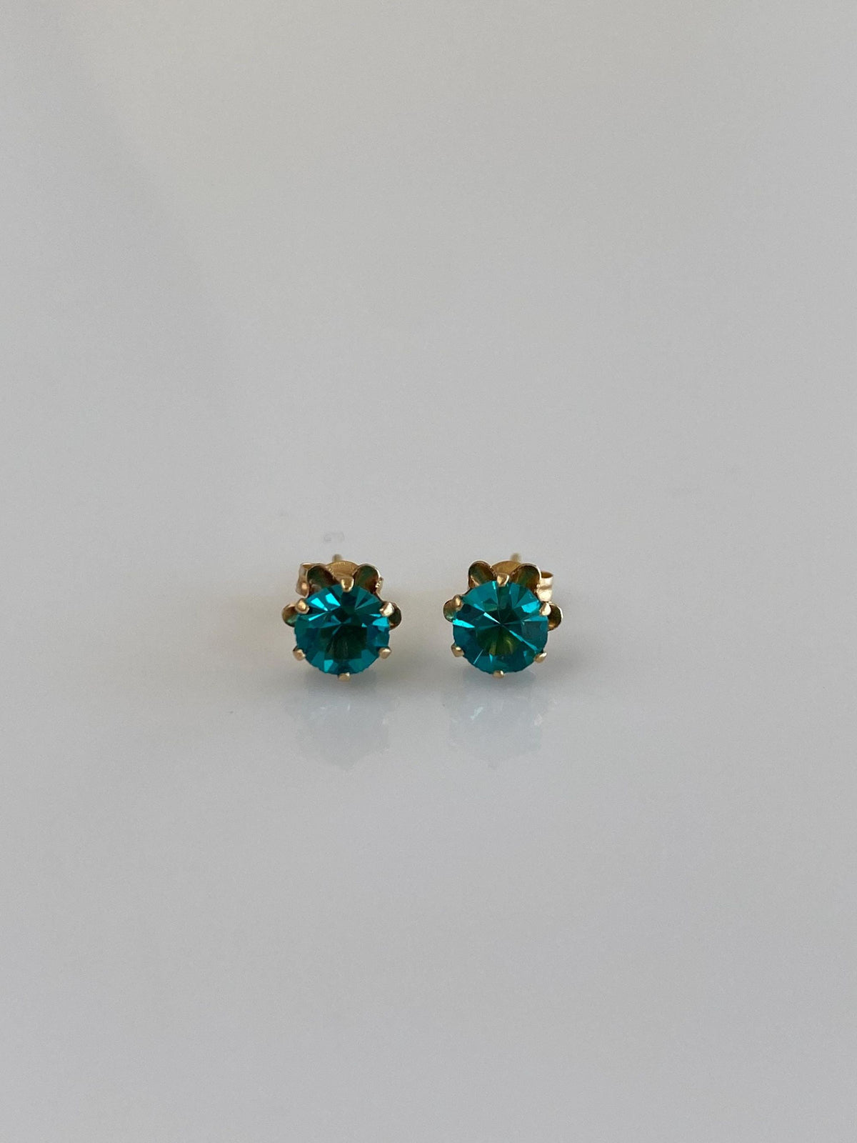 Solid 14k Yellow Gold Green Cubic Zirconia Stud Earrings
