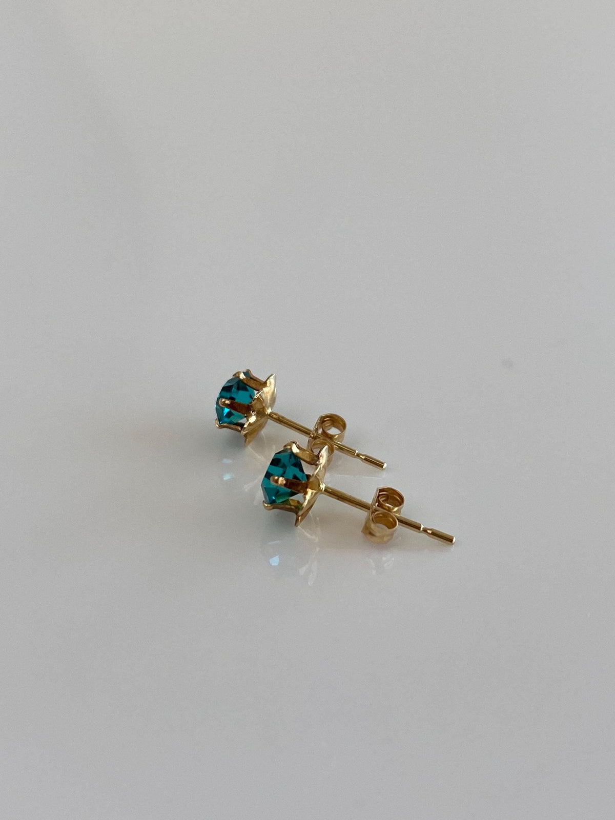 Solid 14k Yellow Gold Green Cubic Zirconia Stud Earrings