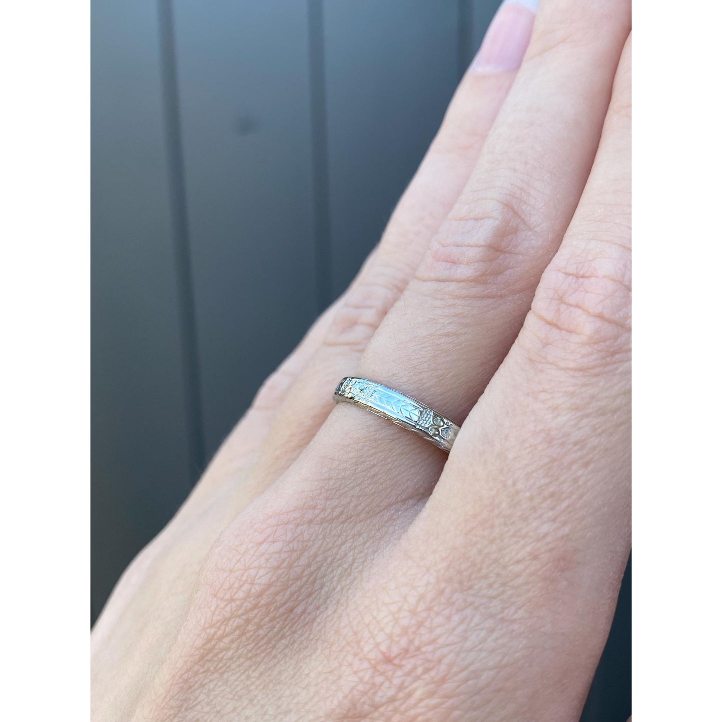 Vintage Solid 18k White Gold Designed Ring Band - Size 10.75