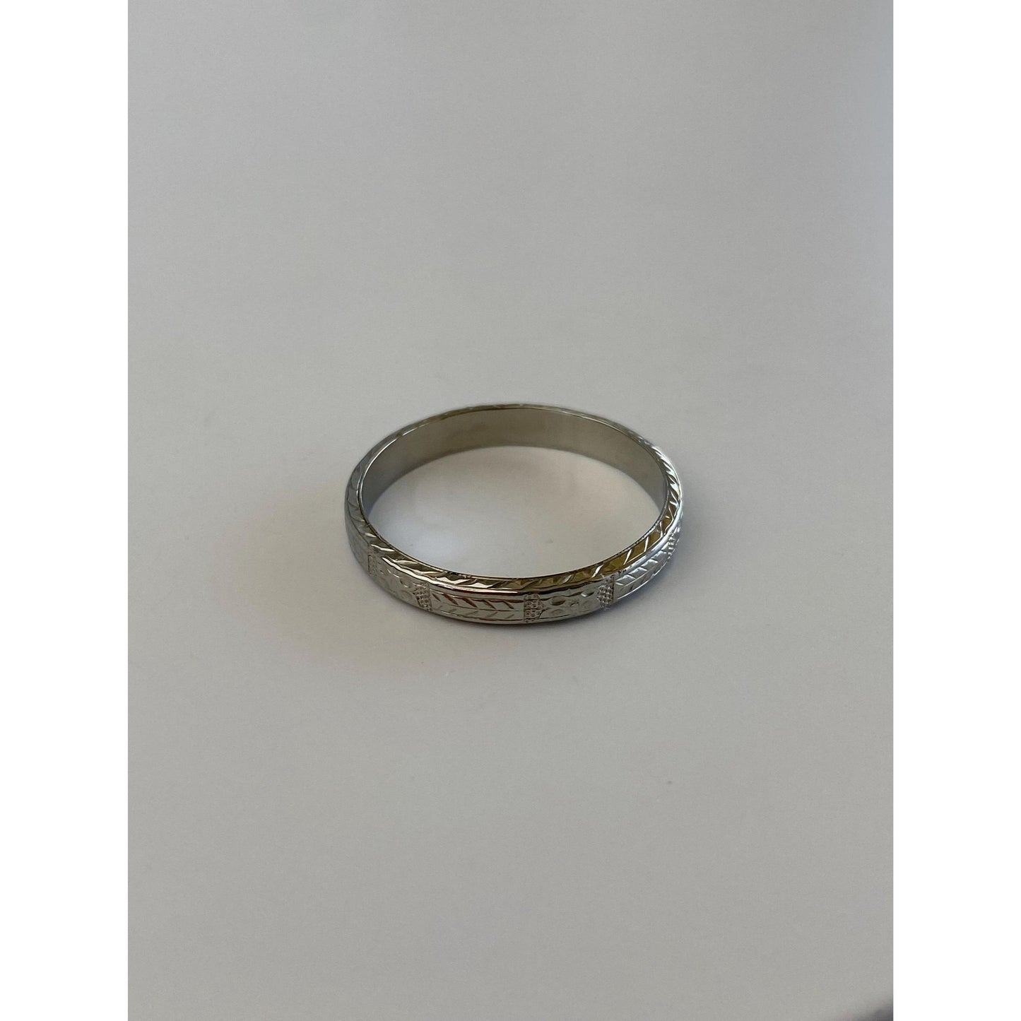 Vintage Solid 18k White Gold Designed Ring Band - Size 10.75