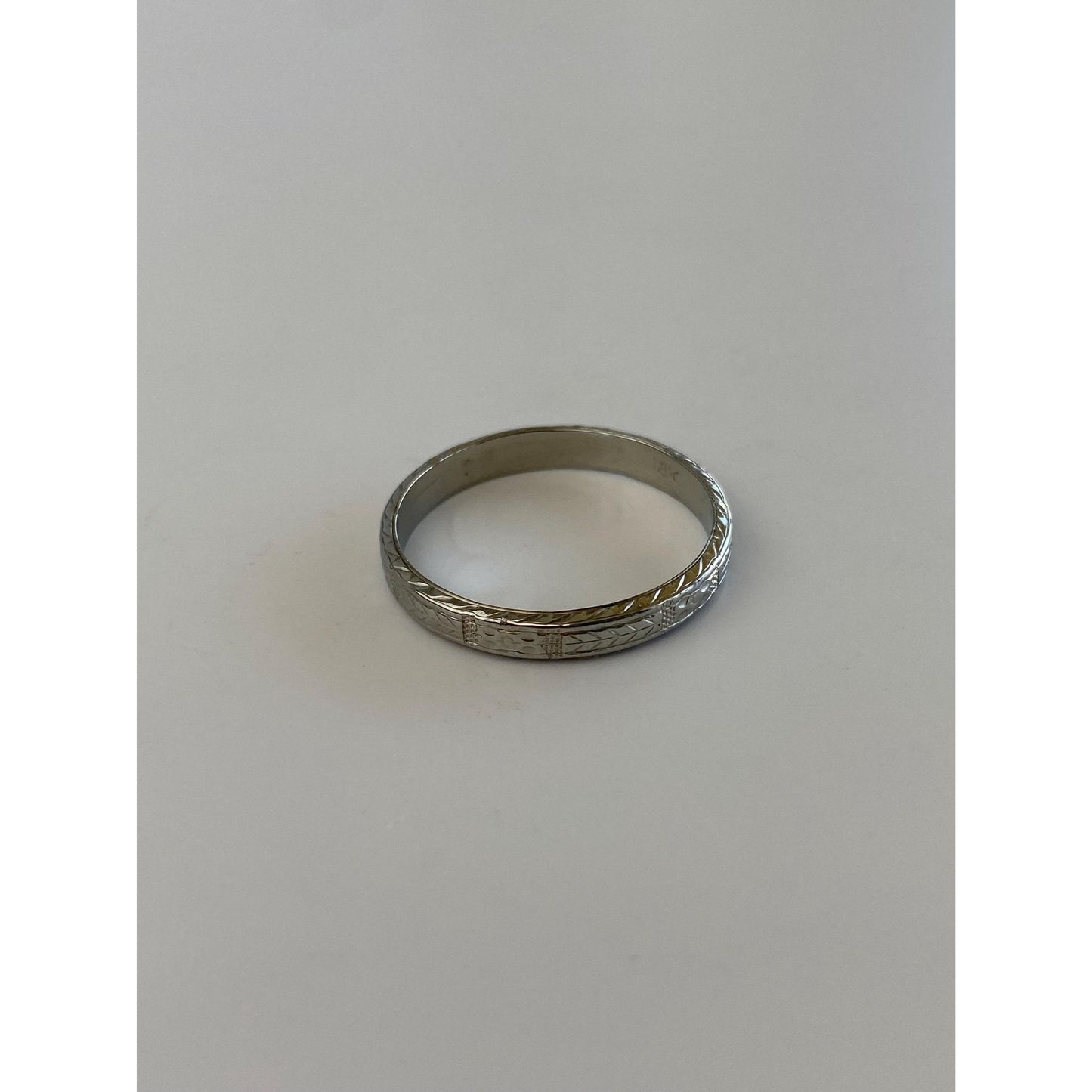 Vintage Solid 18k White Gold Designed Ring Band - Size 10.75