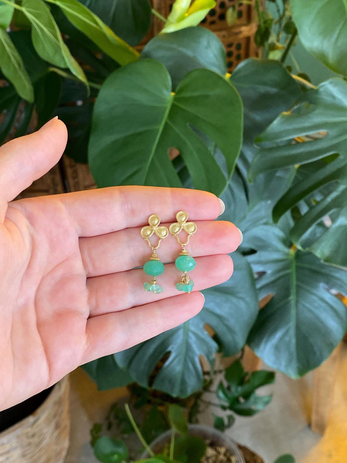 Vintage Solid 18k Yellow Gold Faceted Chrysoprase Bead Dangle Stud Earrings