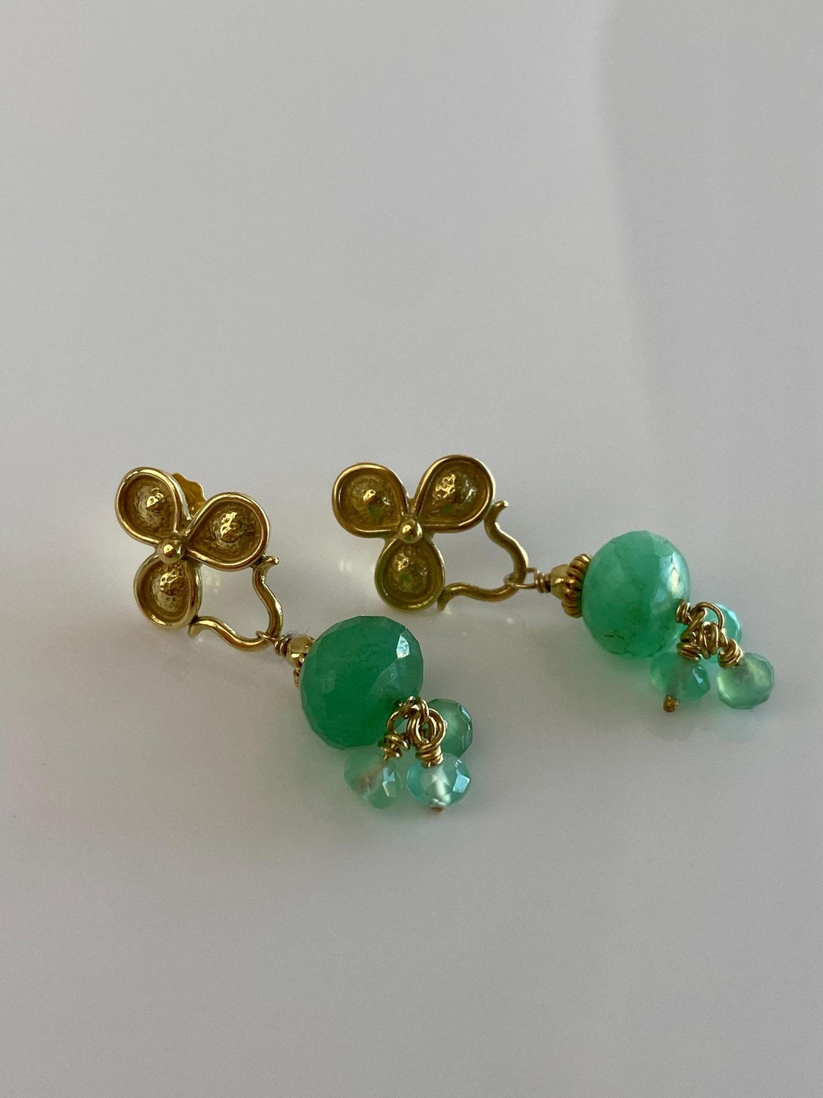 Vintage Solid 18k Yellow Gold Faceted Chrysoprase Bead Dangle Stud Earrings