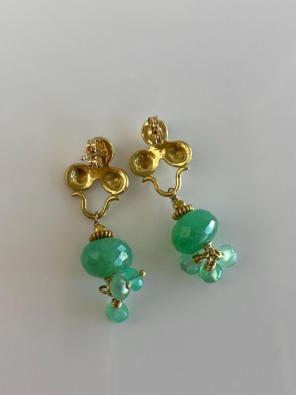 Vintage Solid 18k Yellow Gold Faceted Chrysoprase Bead Dangle Stud Earrings