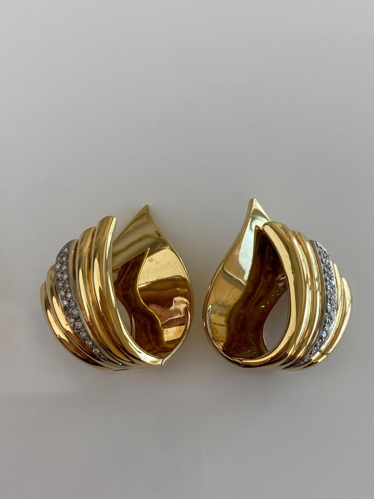 Vintage Solid 18k Yellow Gold Diamonds Fluted Drop Earrings