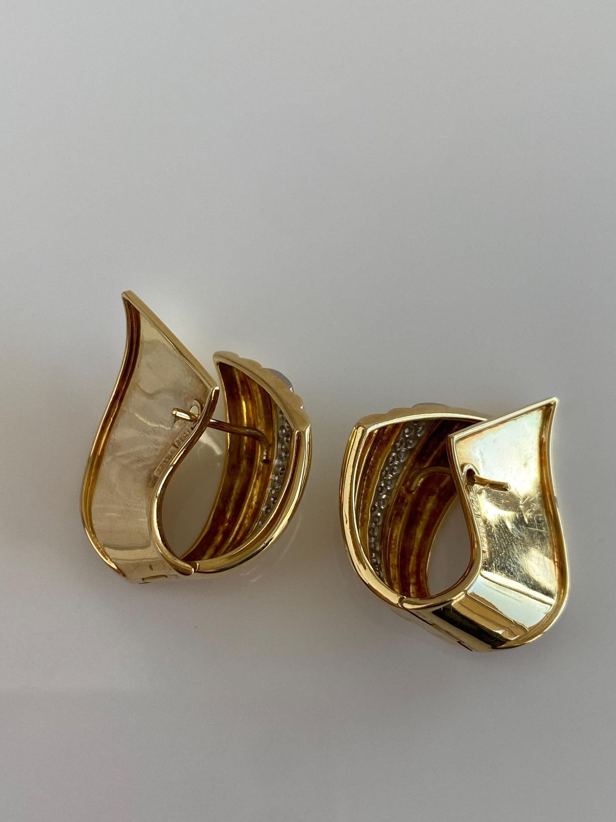Vintage Solid 18k Yellow Gold Diamonds Fluted Drop Earrings