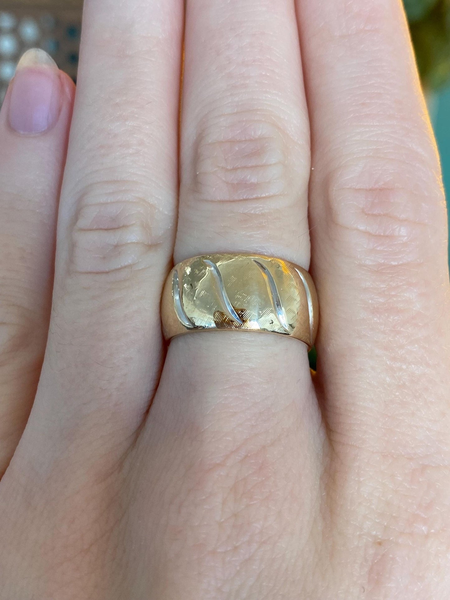 Vintage Solid 14k Yellow Gold Wide Design Ring Band - Size 6.25