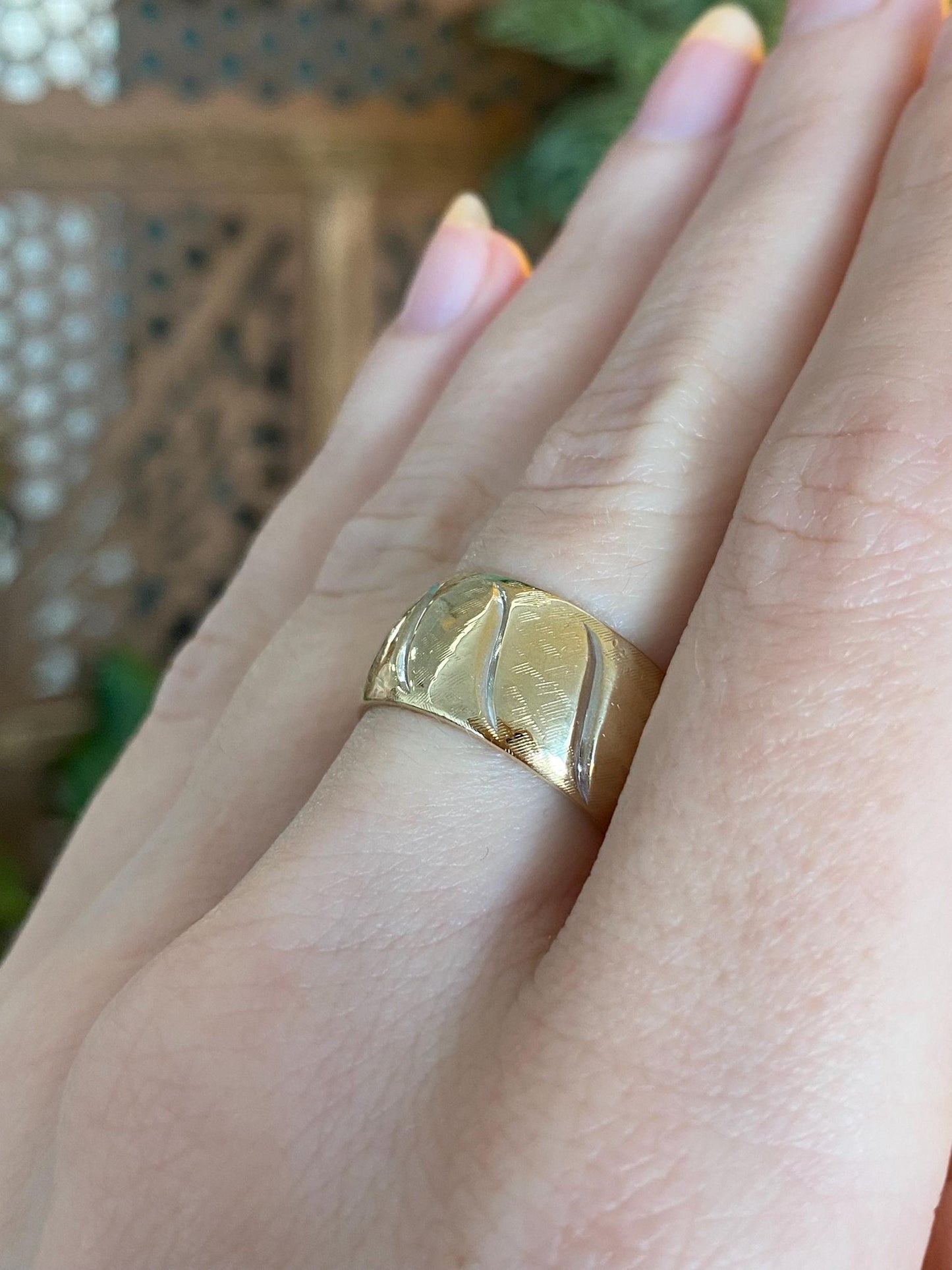 Vintage Solid 14k Yellow Gold Wide Design Ring Band - Size 6.25