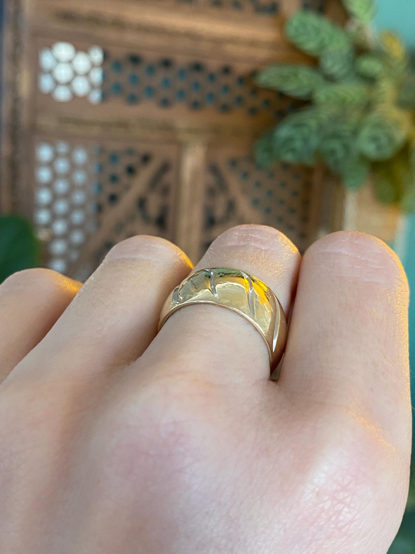 Vintage Solid 14k Yellow Gold Wide Design Ring Band - Size 6.25