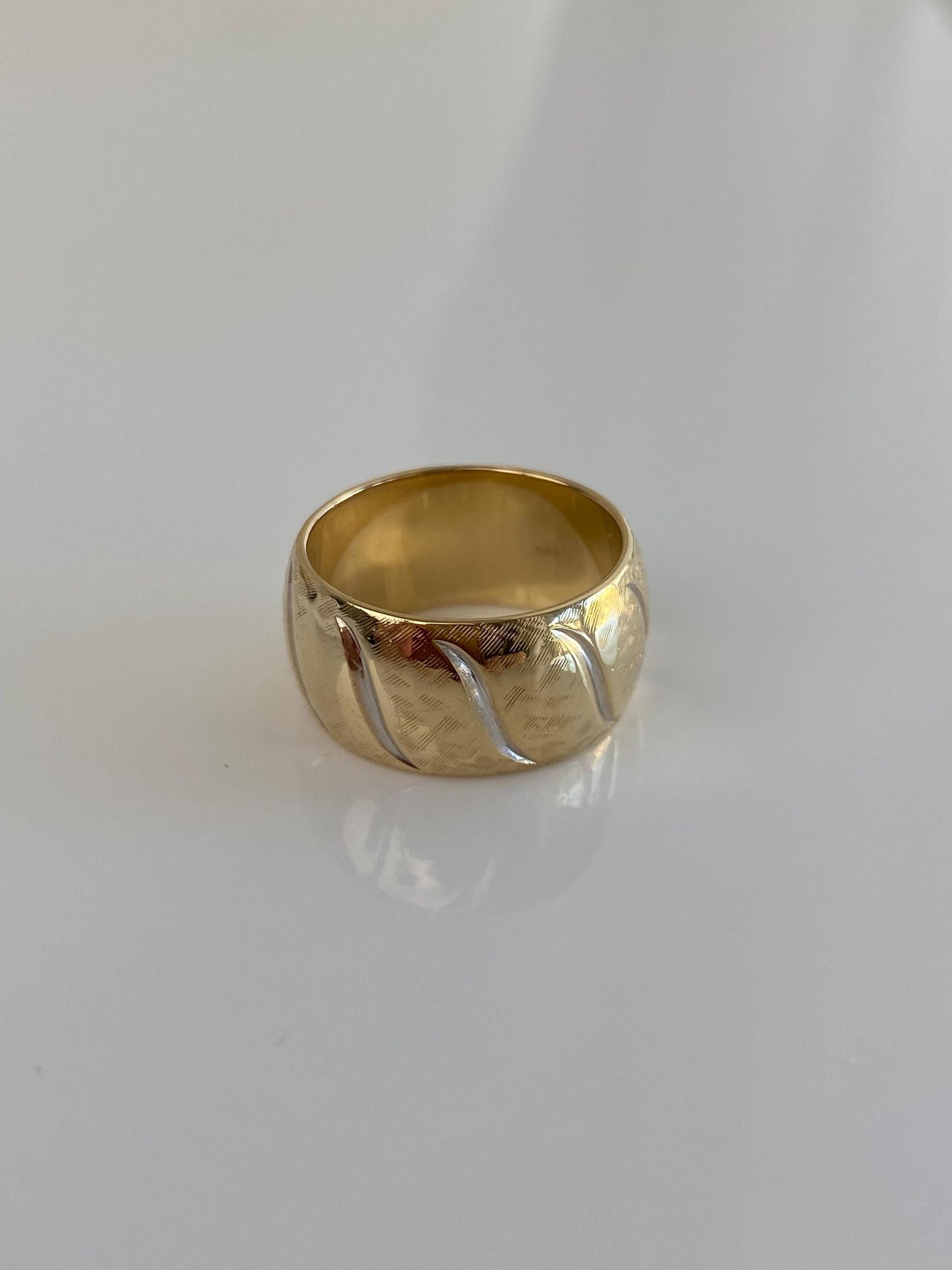 Vintage Solid 14k Yellow Gold Wide Design Ring Band - Size 6.25