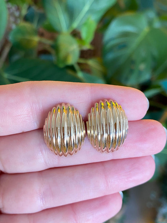 Vintage Solid 14k Yellow Gold Scalloped Fluted Domed Stud Earrings