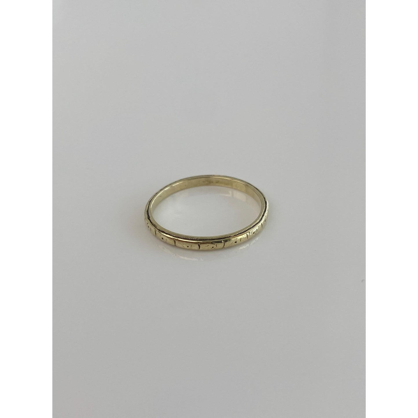 Vintage Solid 14k Yellow Gold Slim Designed Ring Band - Size 6.75