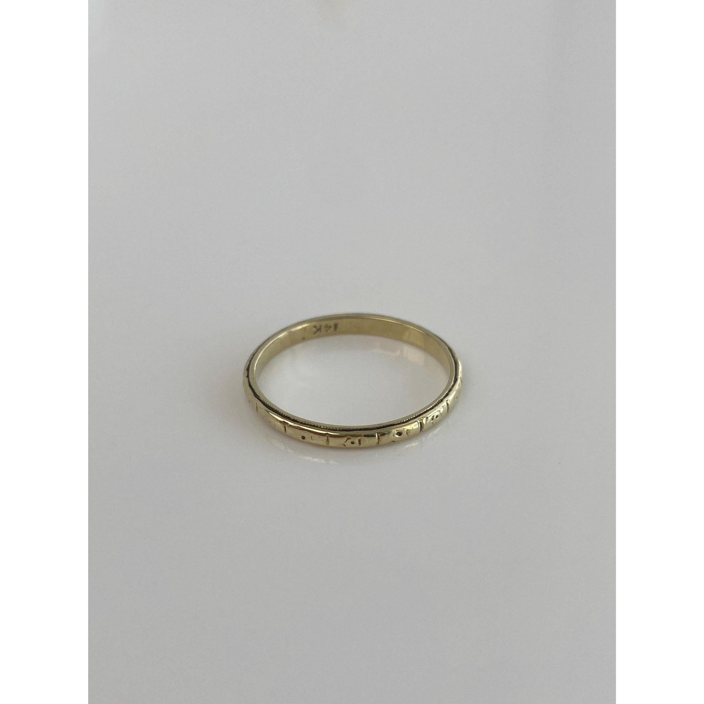 Vintage Solid 14k Yellow Gold Slim Designed Ring Band - Size 6.75