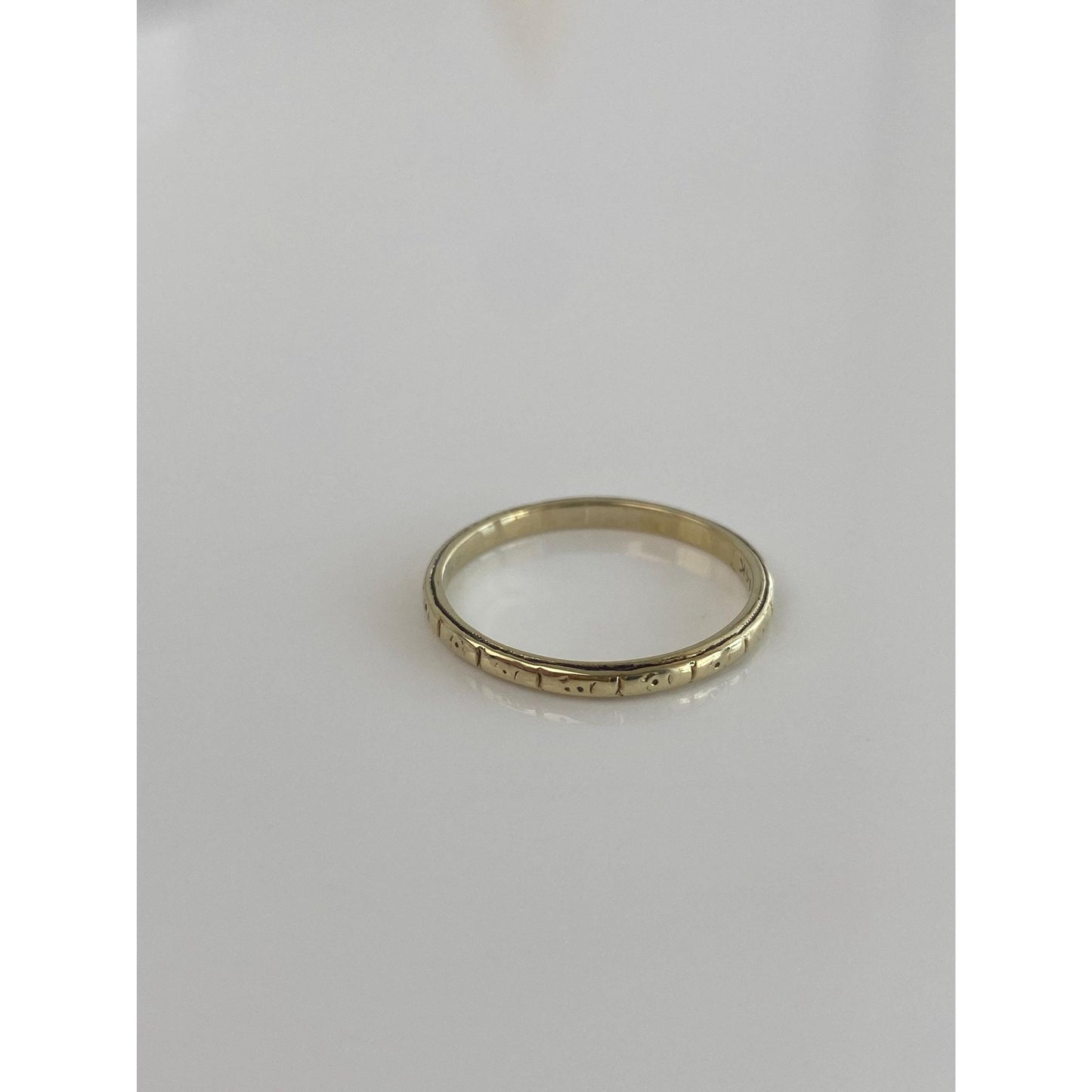 Vintage Solid 14k Yellow Gold Slim Designed Ring Band - Size 6.75