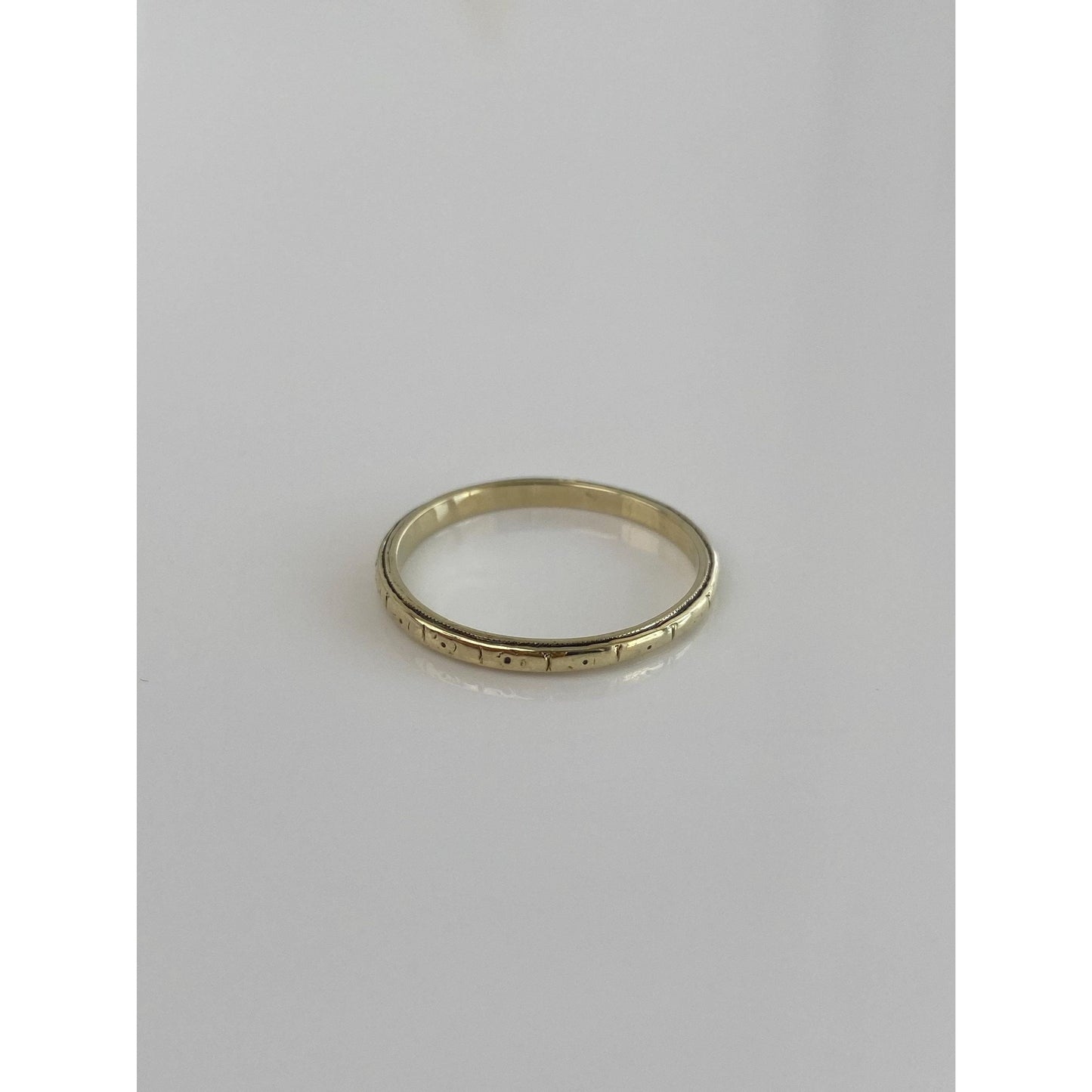 Vintage Solid 14k Yellow Gold Slim Designed Ring Band - Size 6.75