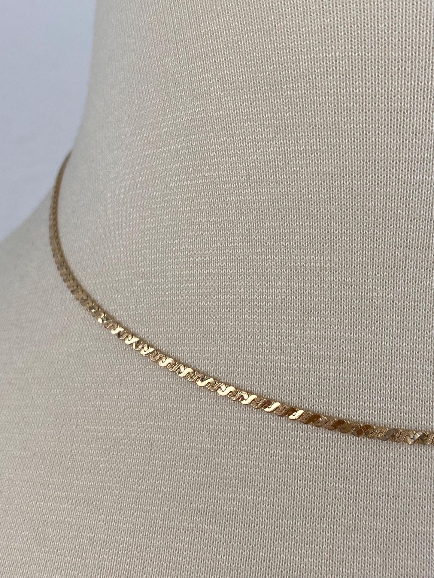 Vintage Solid 14k Yellow Gold Diamond Cut Stripey Serpentine Chain Necklace - 15.75 inches