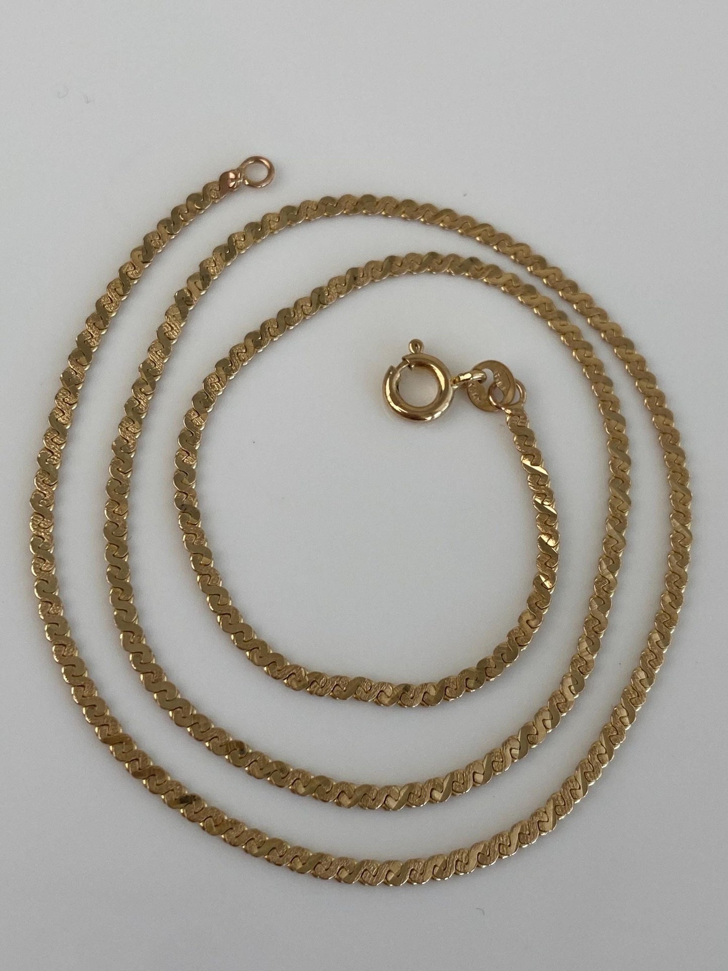 Vintage Solid 14k Yellow Gold Diamond Cut Stripey Serpentine Chain Necklace - 15.75 inches