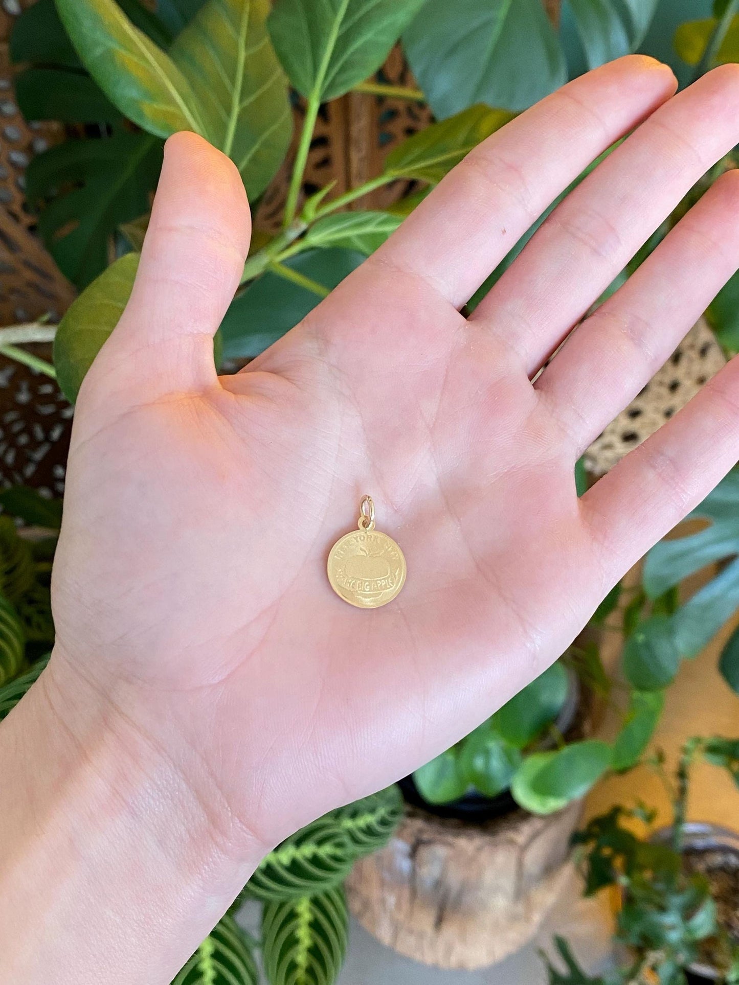Vintage Solid 14k Yellow Gold New York City 'The Big Apple' Charm
