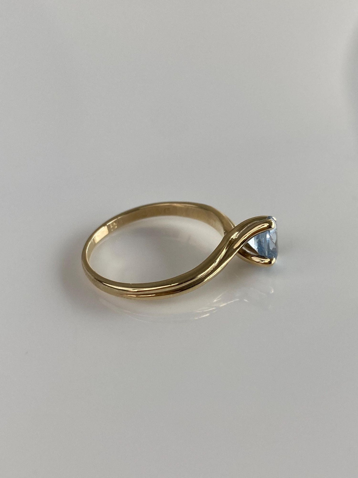 Vintage Solid 10k Aquamarine Ring - Size 6.5