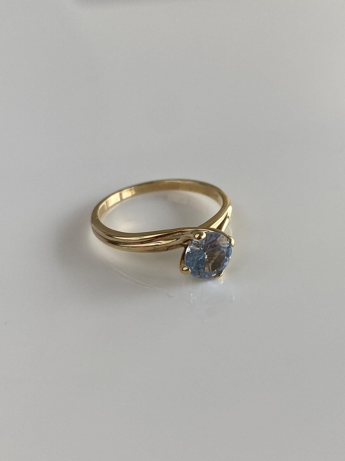 Vintage Solid 10k Aquamarine Ring - Size 6.5