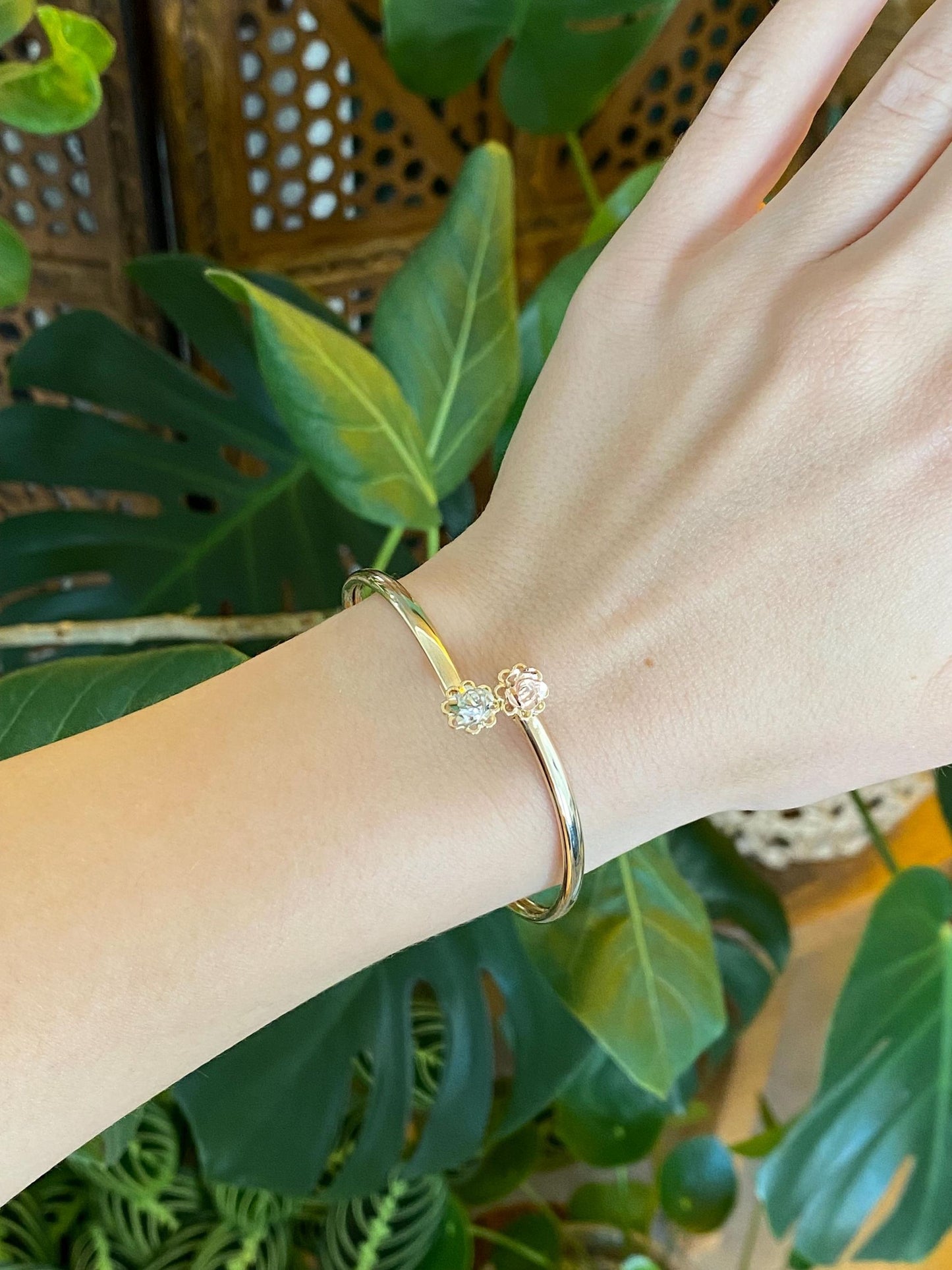 Vintage 14k Tri Tone Gold Diamond Cut Roses Flexible Bangle Bracelet - 6.5 Inches