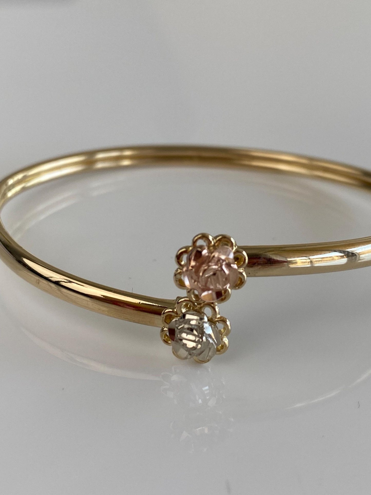 Vintage 14k Tri Tone Gold Diamond Cut Roses Flexible Bangle Bracelet - 6.5 Inches