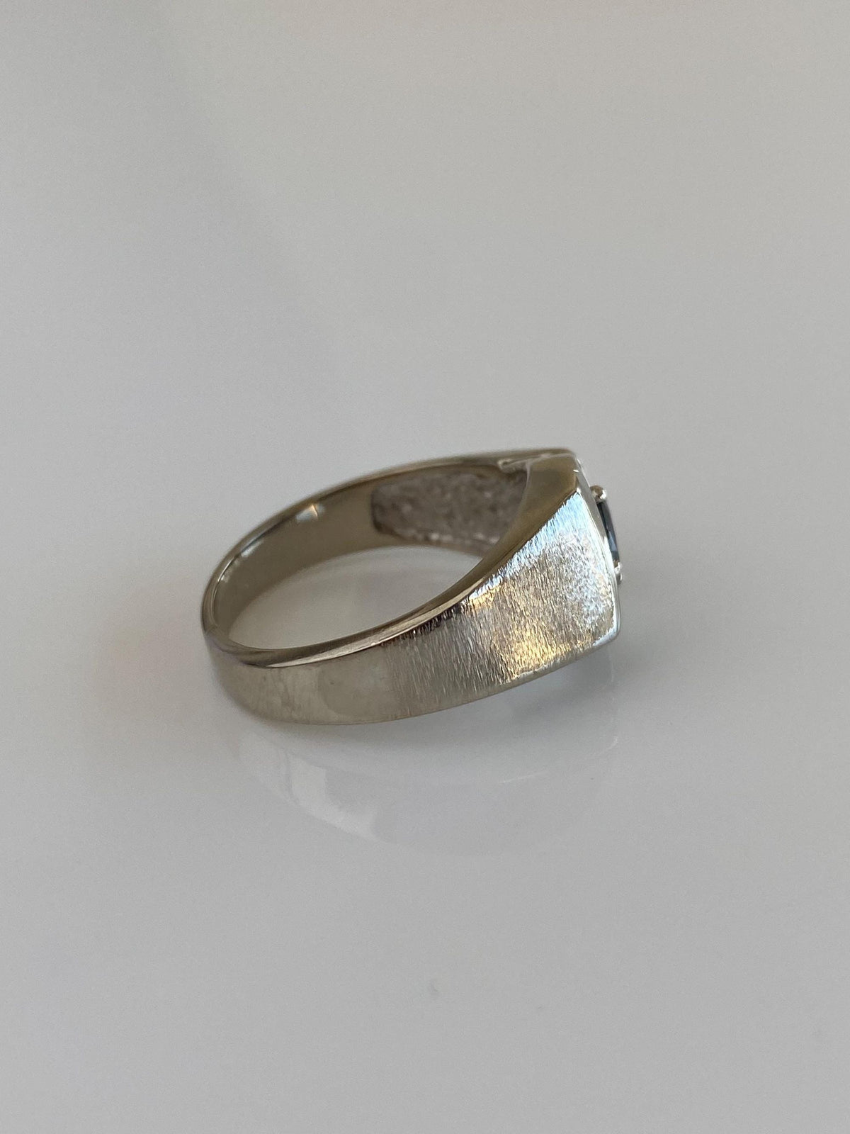 Vintage Solid 10k White Gold Diamonds Blue Sapphire Ring Band - Size 8.5