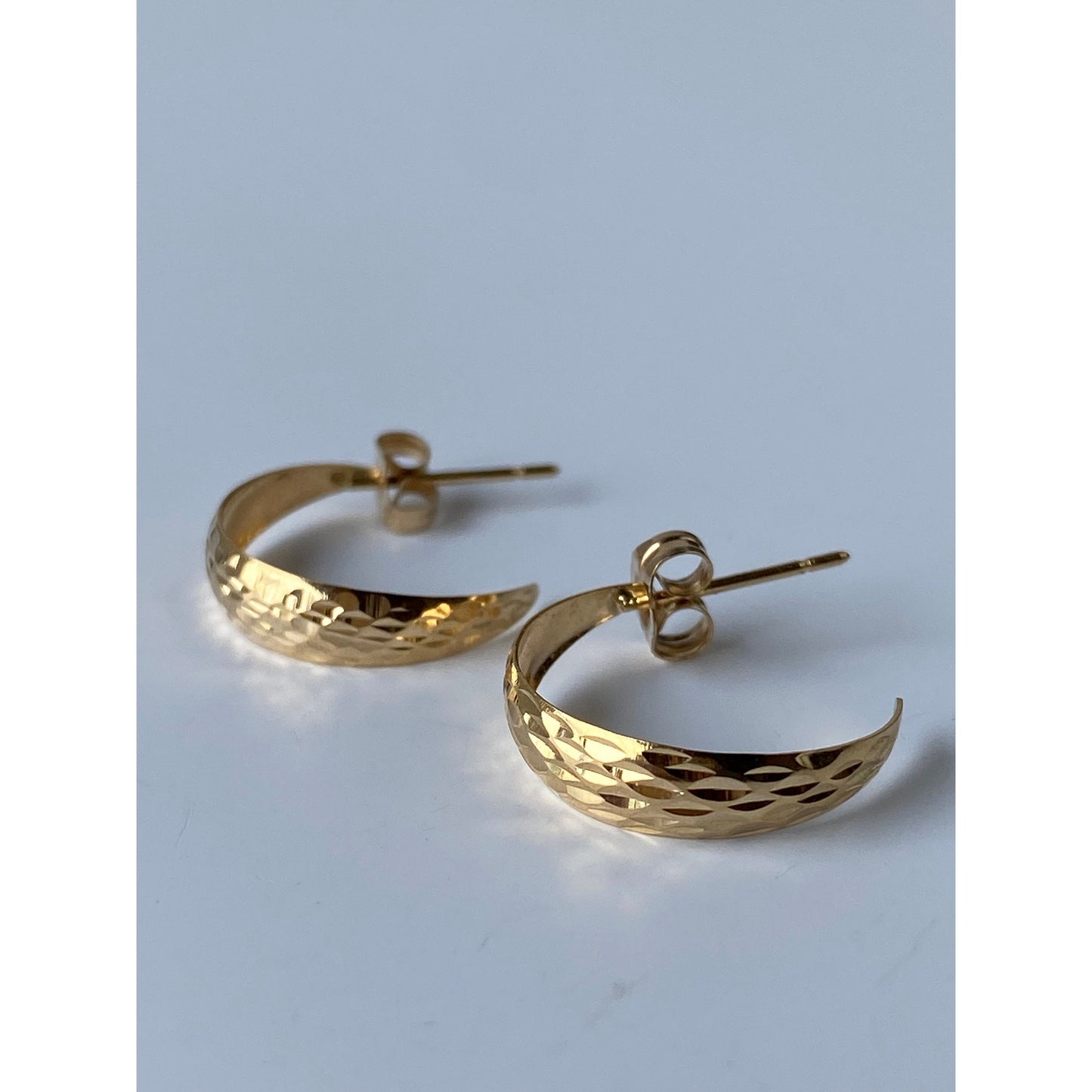 Vintage 18k Yellow Gold Textured Hoop Earrings