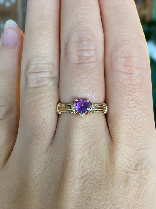 Vintage Solid 10k Yellow Gold Amethyst Heart Designed Ring - Size 7