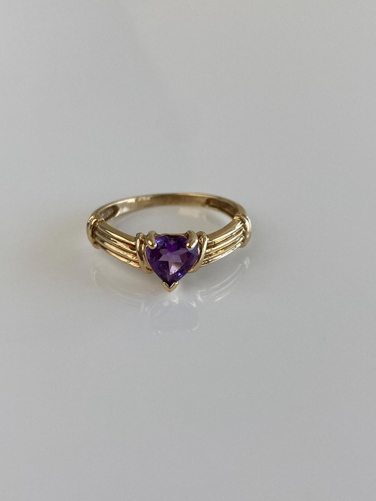 Vintage Solid 10k Yellow Gold Amethyst Heart Designed Ring - Size 7