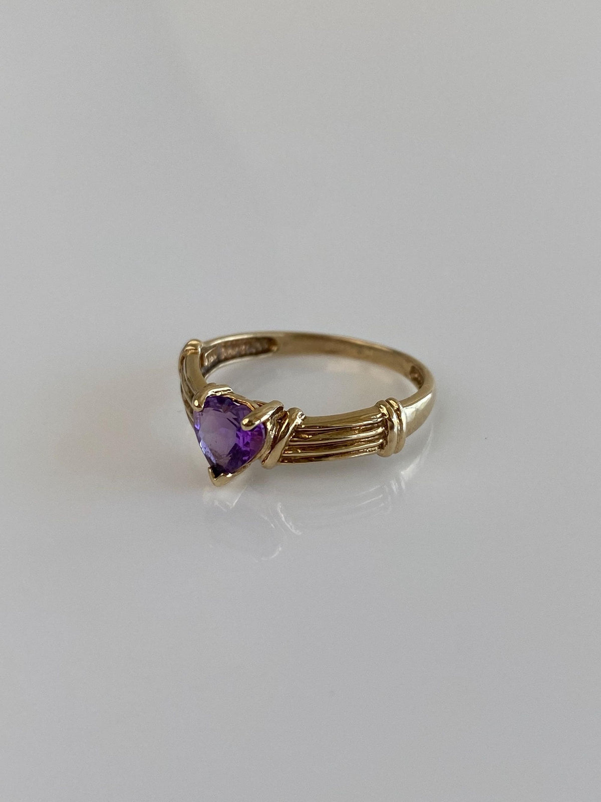Vintage Solid 10k Yellow Gold Amethyst Heart Designed Ring - Size 7