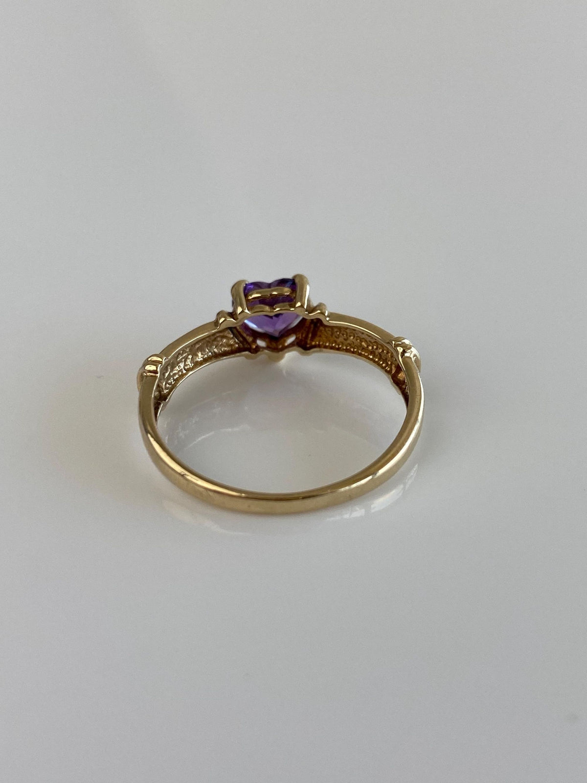 Vintage Solid 10k Yellow Gold Amethyst Heart Designed Ring - Size 7