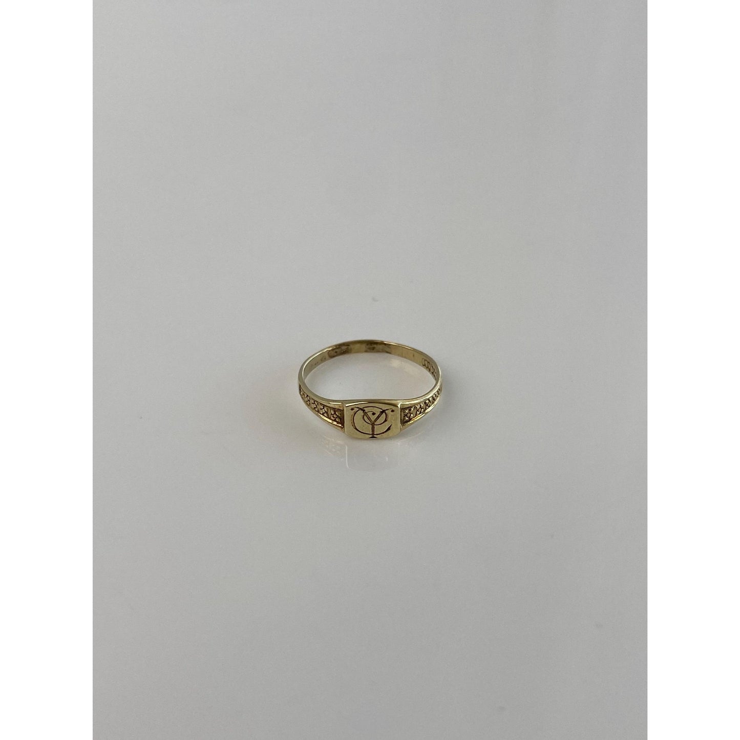 Vintage Solid 10k Yellow Gold Engraved Baby Signet Ring