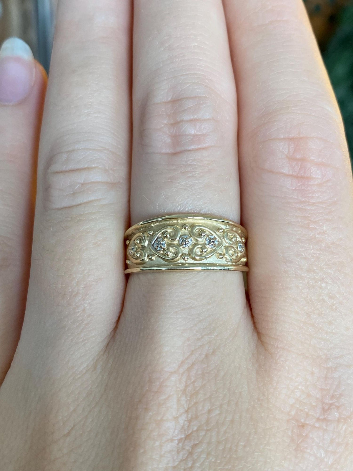 Vintage Solid 10k Yellow Gold Heart Designed Ring Band - Size 7.75