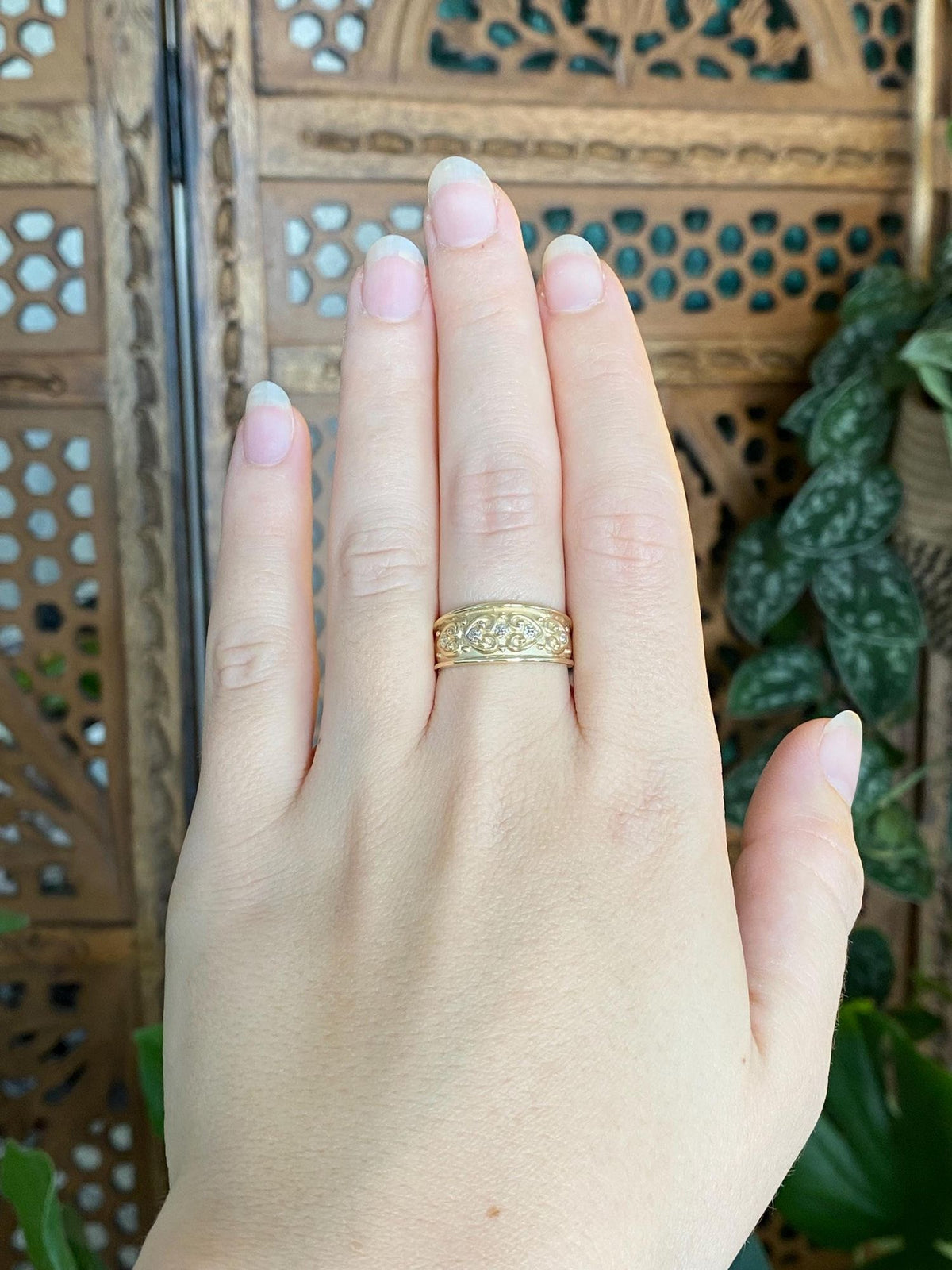 Vintage Solid 10k Yellow Gold Heart Designed Ring Band - Size 7.75